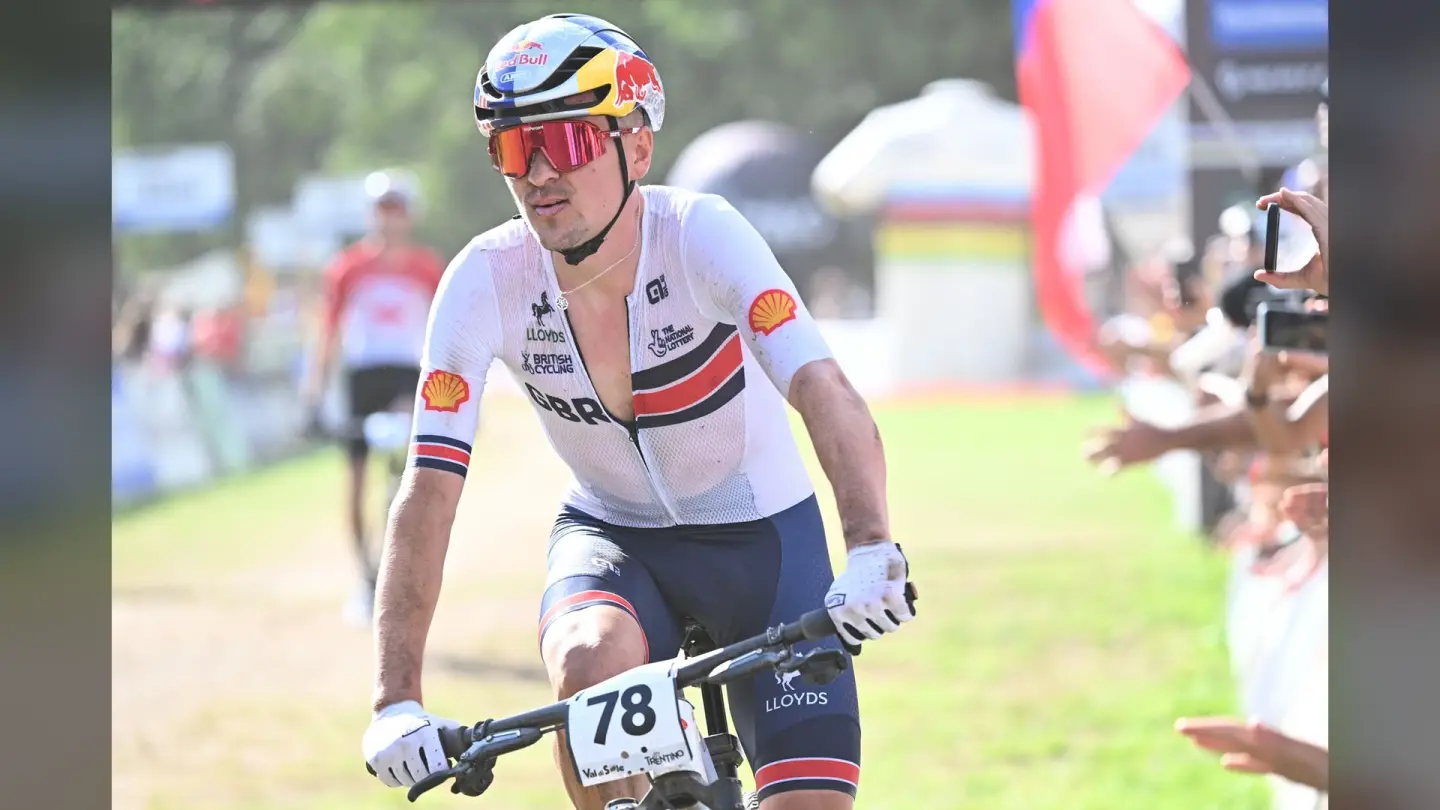Tom Pidcock in the rainbow jersey before the 2026 road race world championship