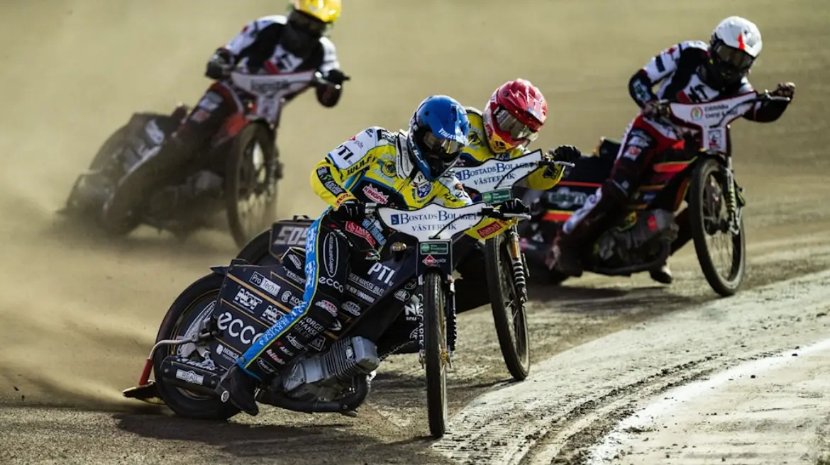 Robert Lambert in red helmet racing at Västervik Speedway in 2025
