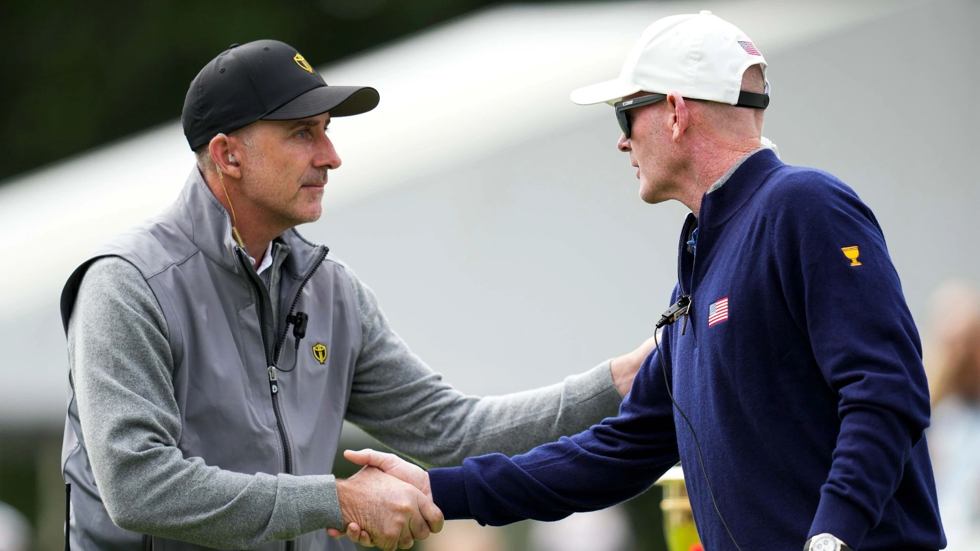 Presidents Cup captains shake hands at Medinah