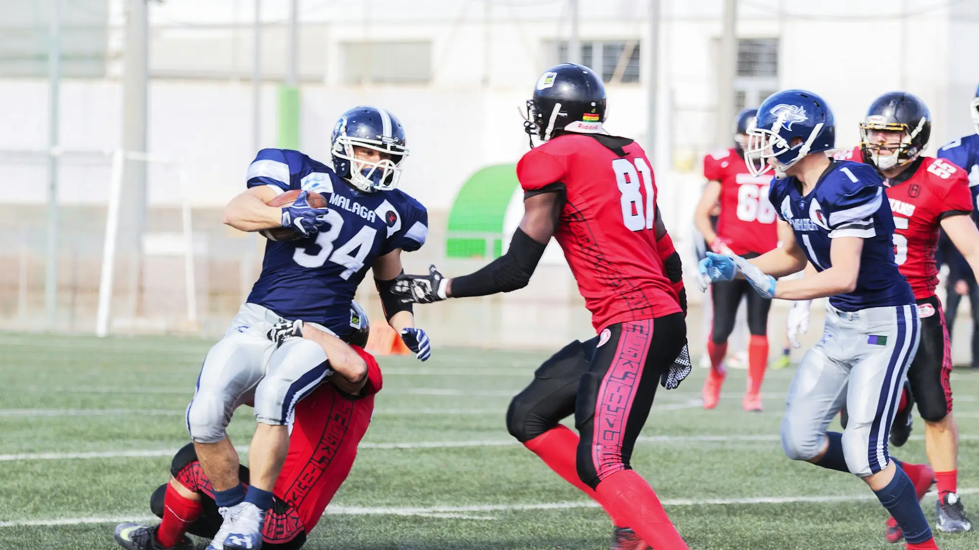 American football players during a running play