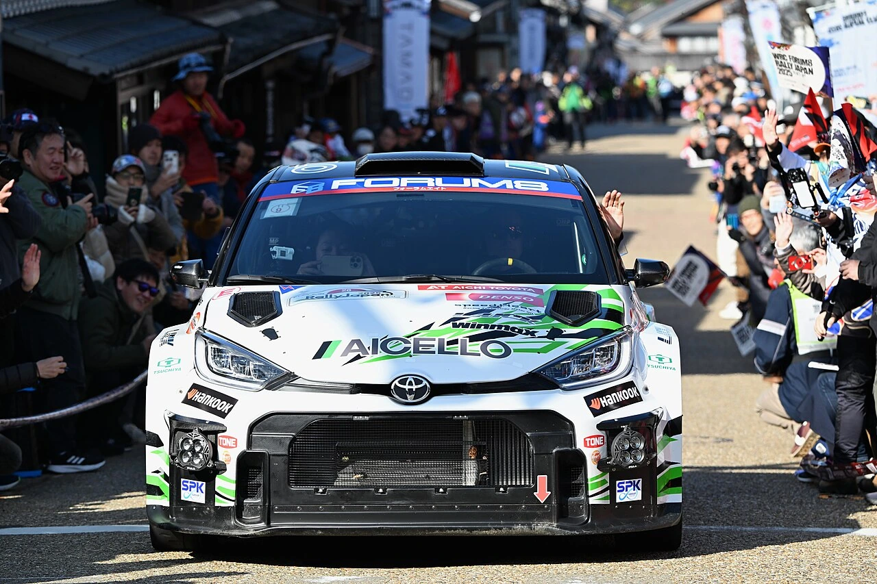 Motorsport competition action