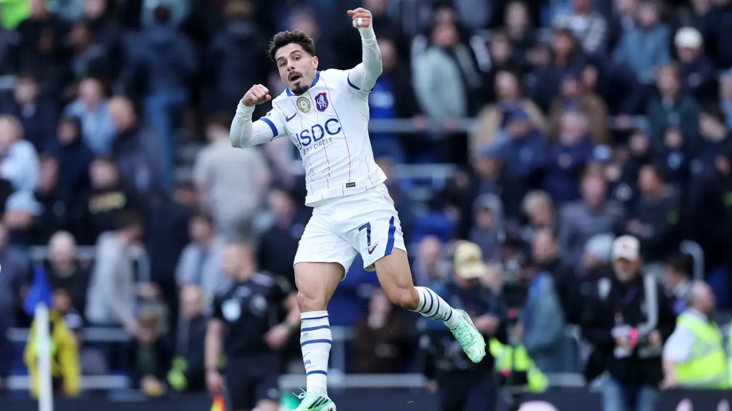 Pedro Neto's two goals carry Chelsea past Everton without conceding