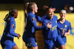 Lauren James and Ellie Carpenter score twice as Chelsea beat Tottenham 6-2
