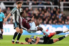Howard Webb backs VAR decision over Botman’s challenge on Jackson