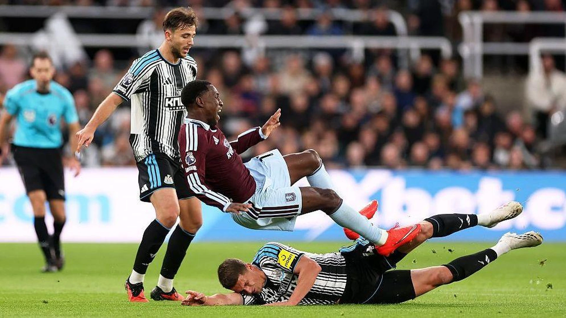 Howard Webb backs VAR decision over Botman's challenge on Jackson