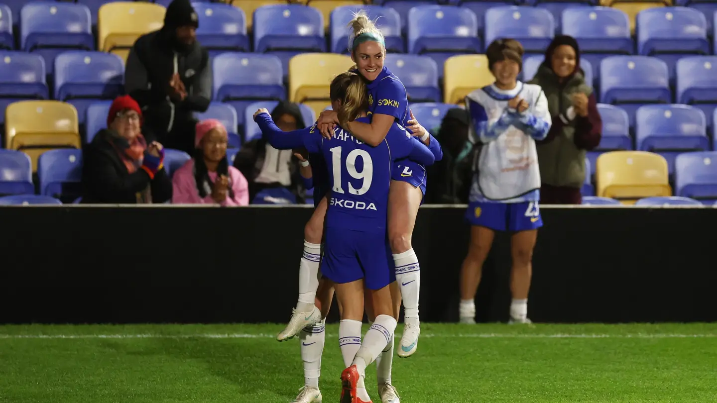 Chelsea Women beat Roma 2-0 and briefly move top of the league phase