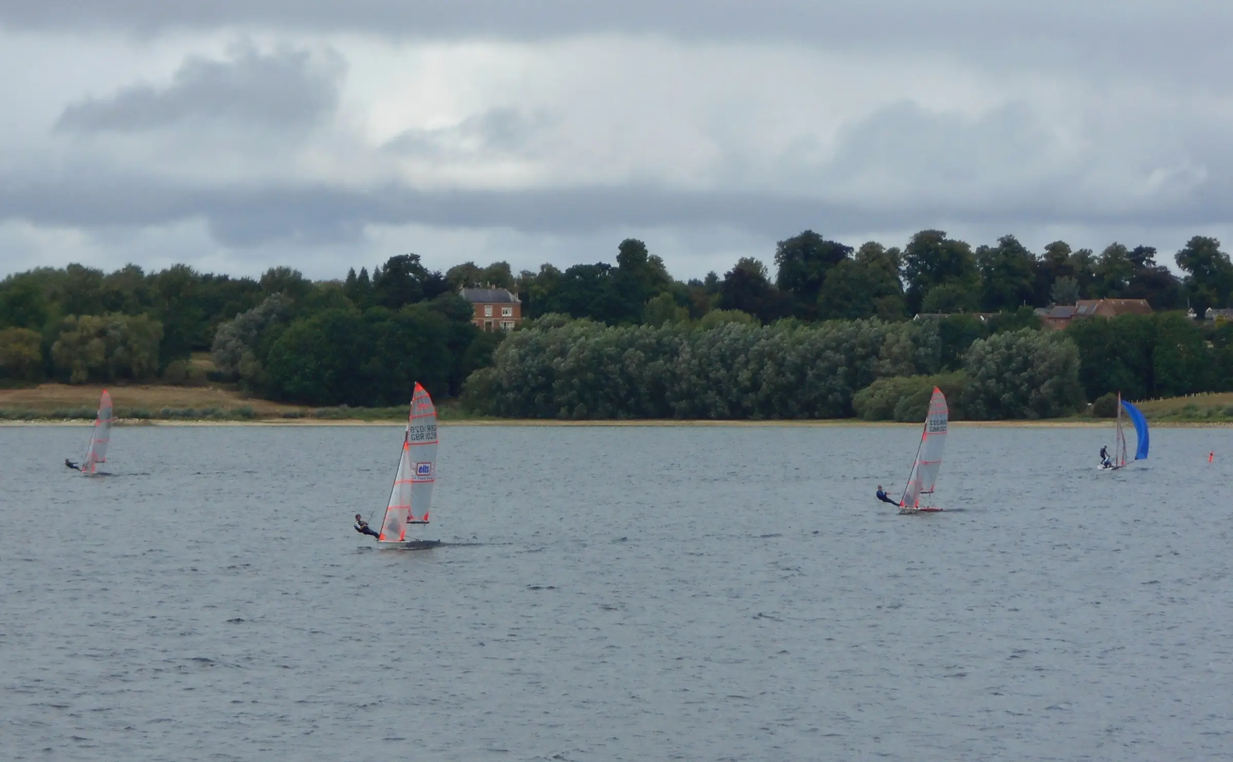 Sailing boats racing at Draycote Water