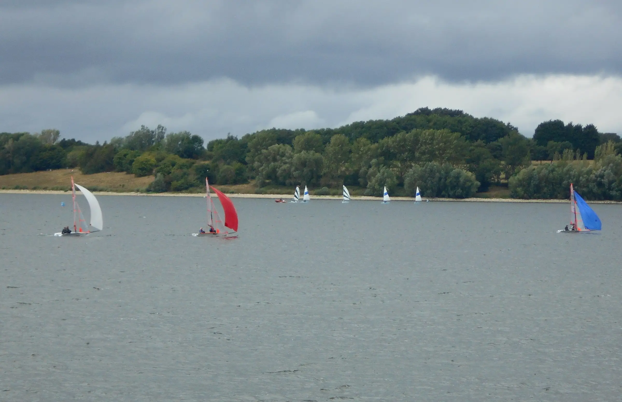 Sailing boats on Draycote Water