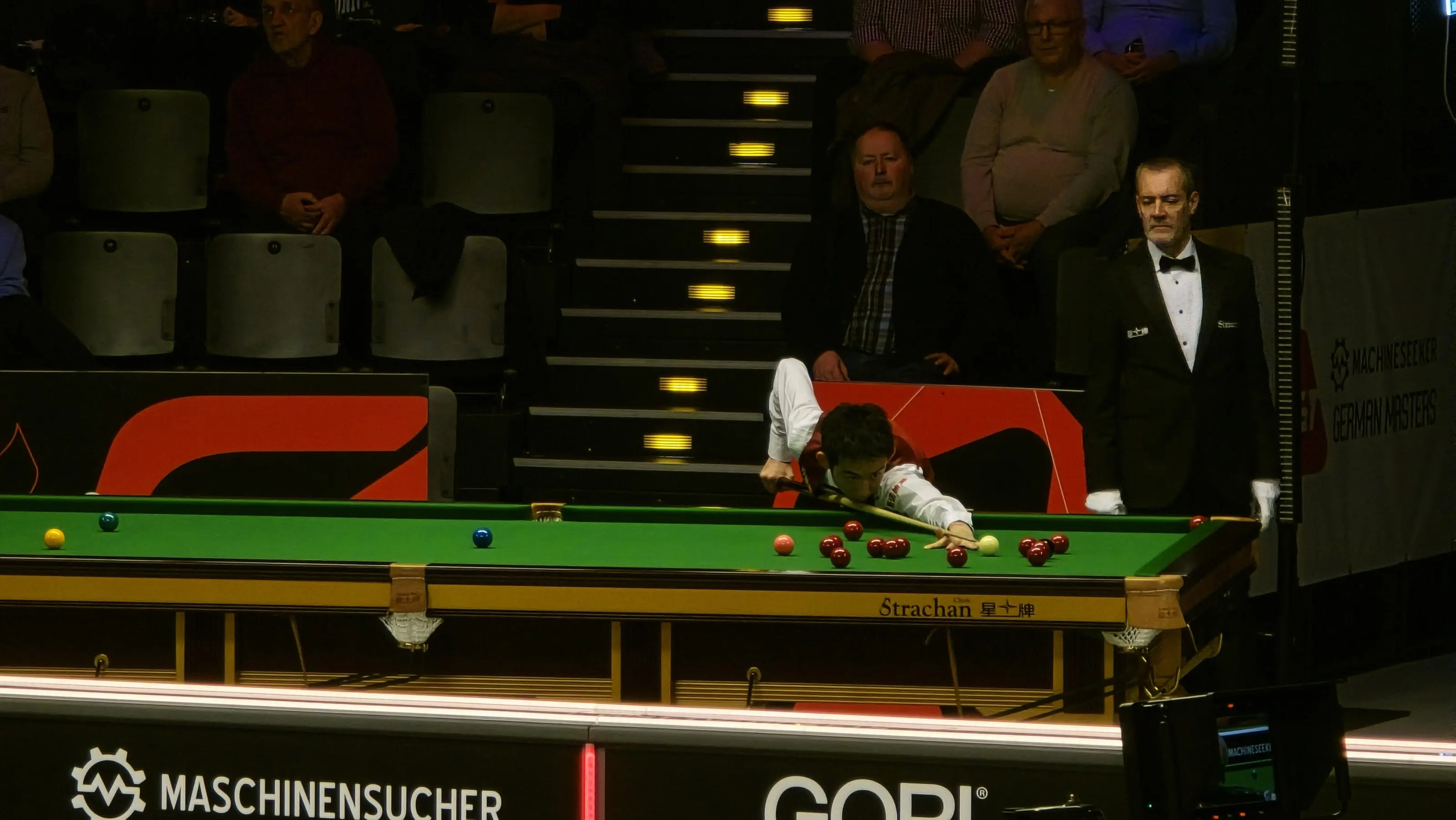 Wu Yize playing a shot during professional competition