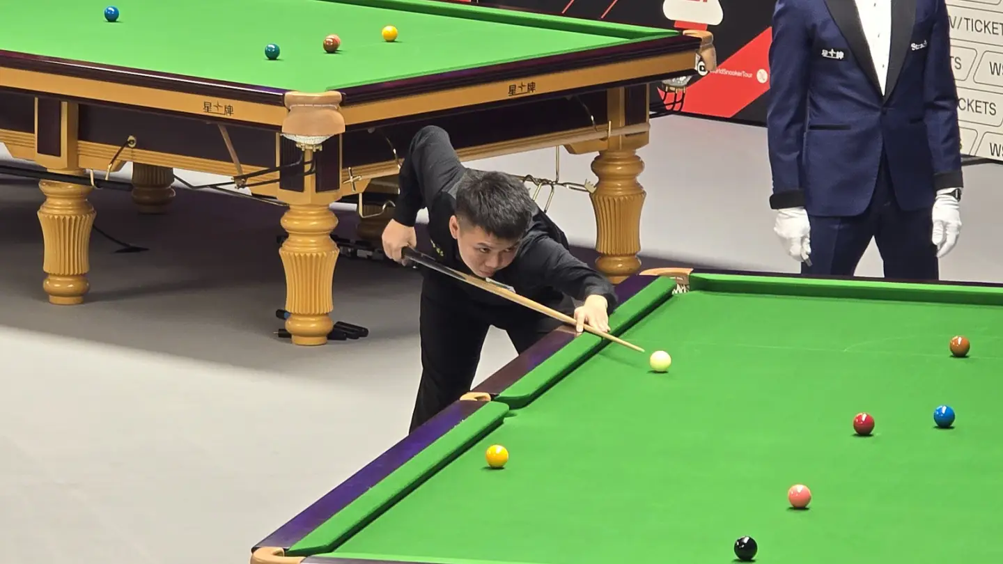 Zhou Yuelong at a snooker event in 2025